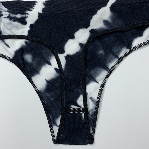 VS PINK Thong Panty - Picture 5 of 7